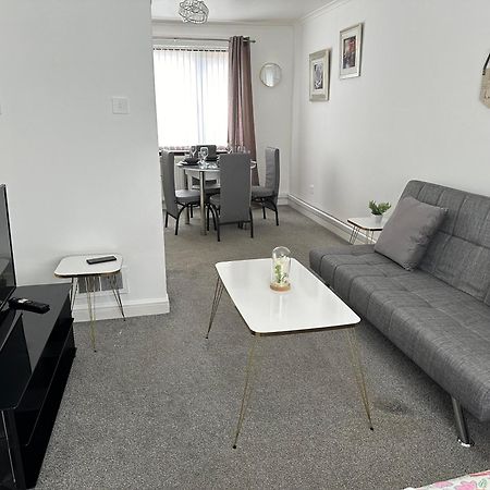 פיטרלי Lovely 3 Bedroom House Close To City Centre מראה חיצוני תמונה