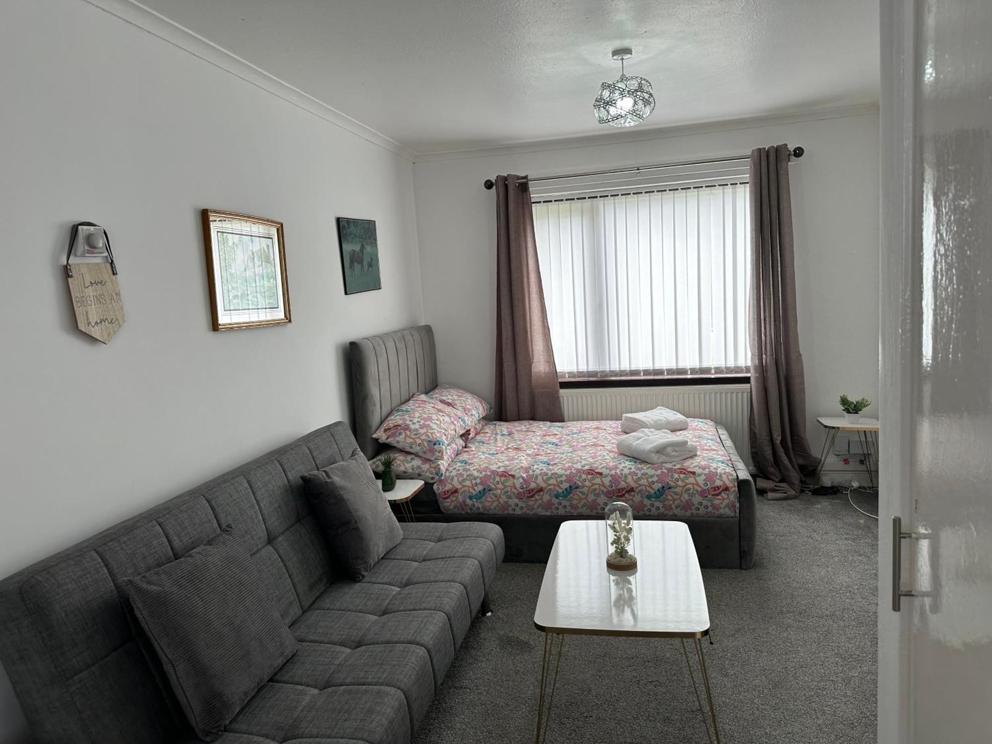 פיטרלי Lovely 3 Bedroom House Close To City Centre מראה חיצוני תמונה